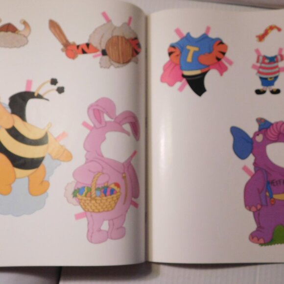 Vintage Winnie the Pooh Paper Doll Book Let's Dress Up 1999 Golden Books - Picture 7 of 8